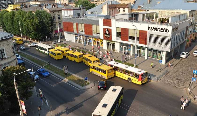 Оренда фасадного приміщення біля КУМПЕЛЯ пр. Чорновола