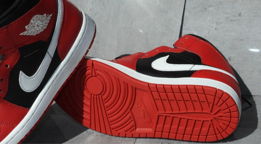 Air Jordan 1 Mid Black White Gym Red