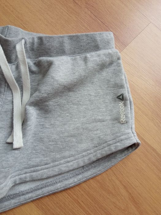 Krótkie spodenki damskie