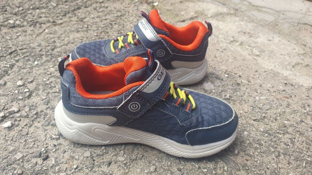 Oryginalne buty dziecięce geox r 27 świecące