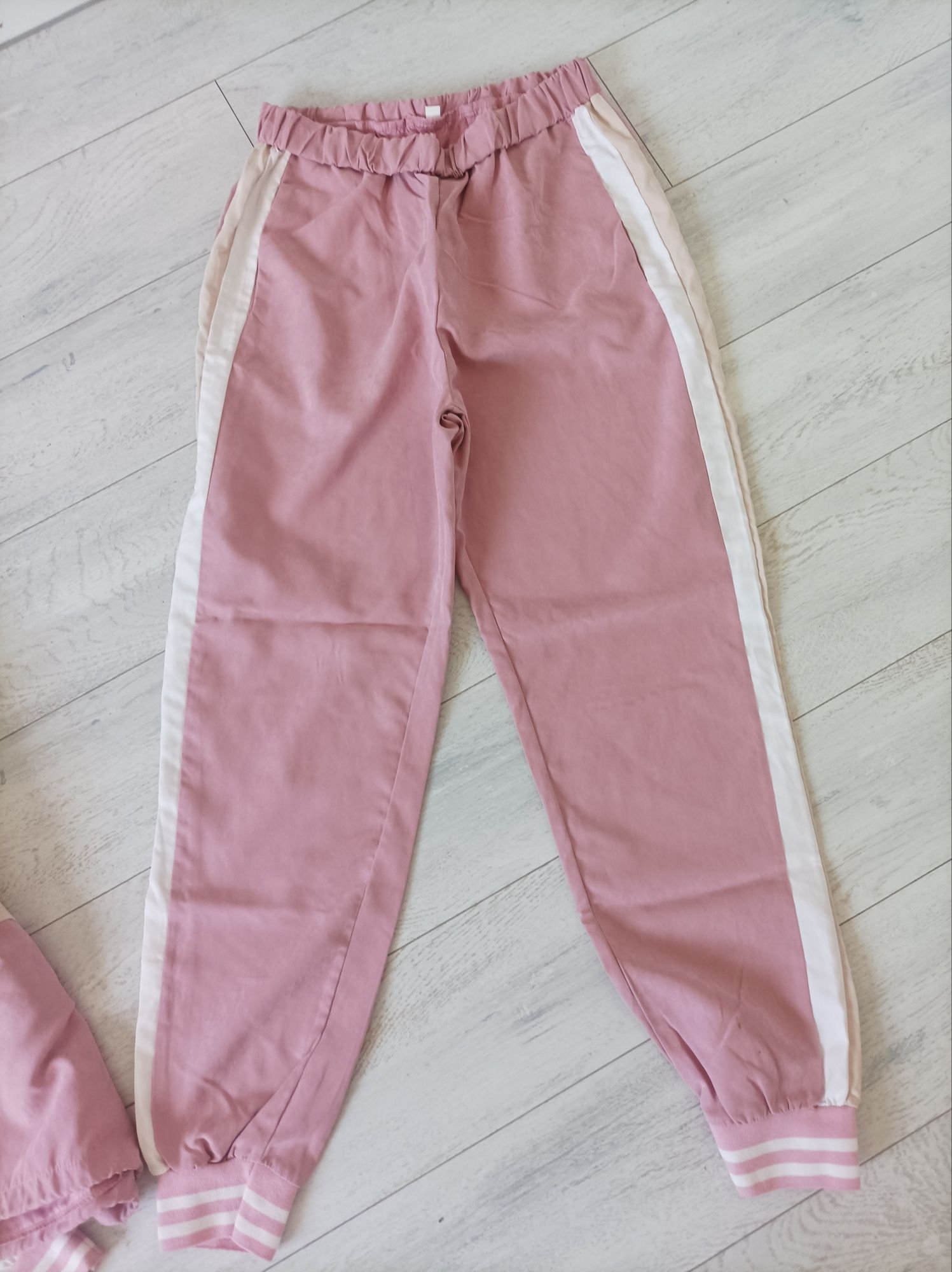 Продам женский спортивный костюм