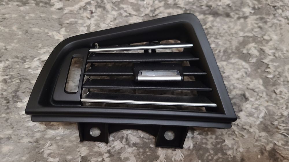 Дефлектори (воздуховоди) для BMW F10 Правий