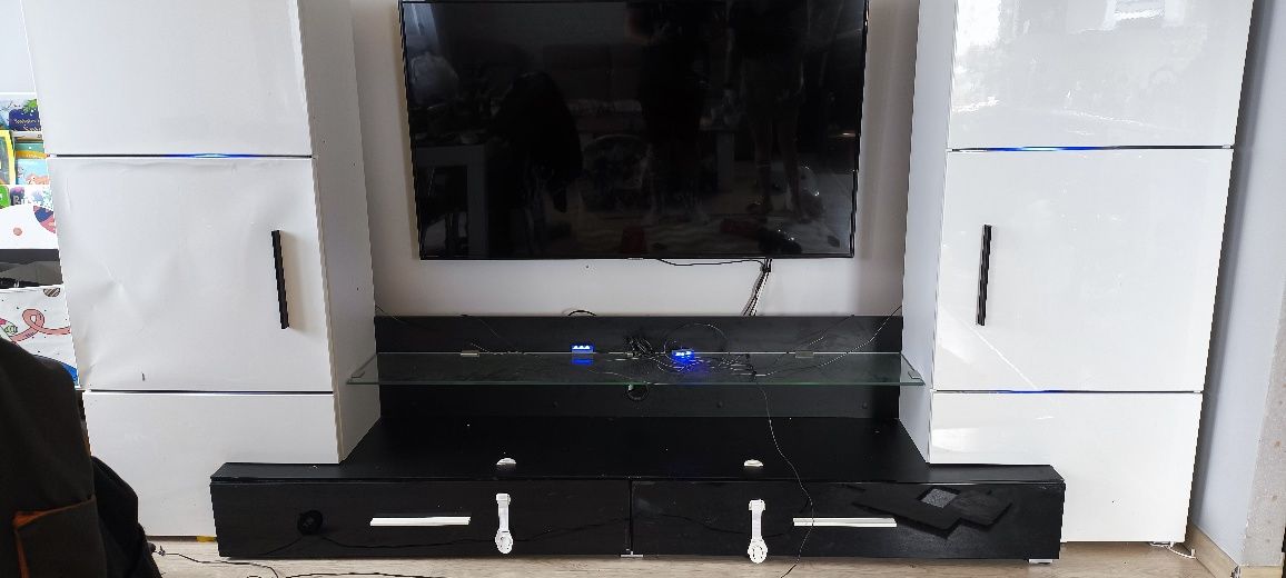 Szafka pod telewizor