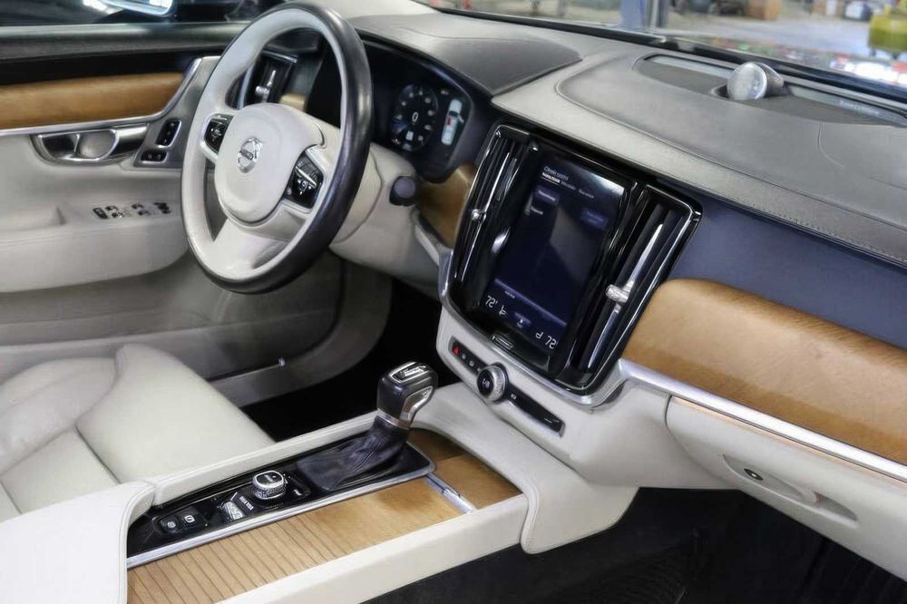 Volvo S90      2018
