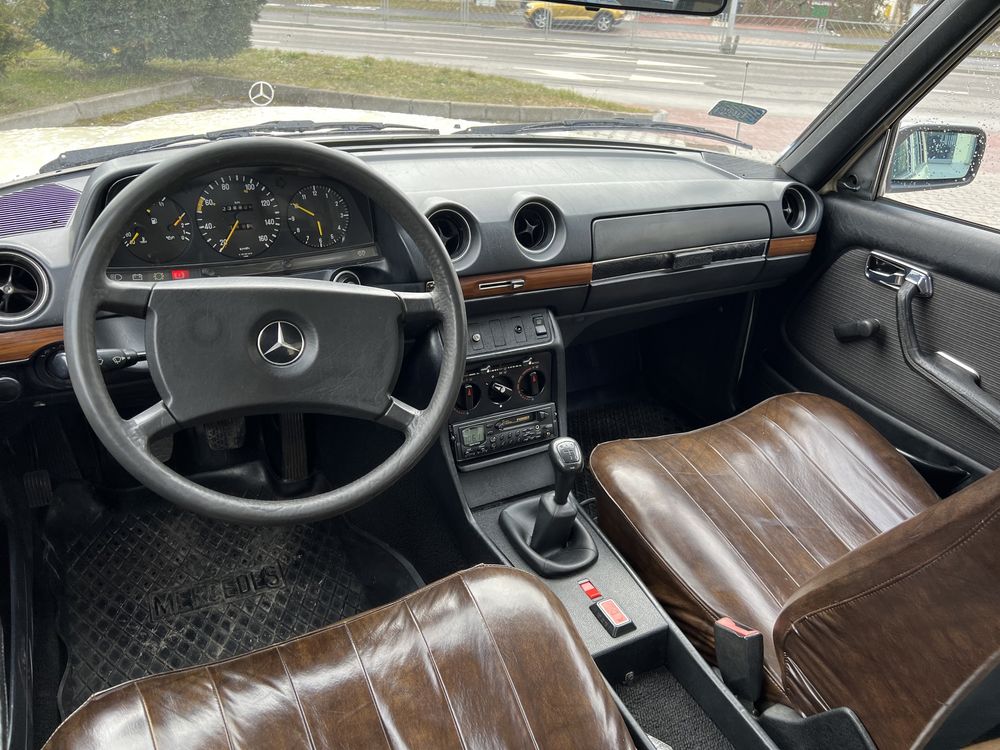 Mercedes-Benz W123 2.0 Diesel Manual 4 Biegi Skory