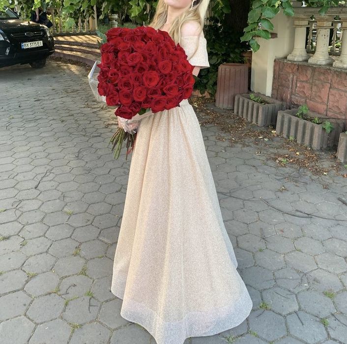 Шикарна випускна сукня