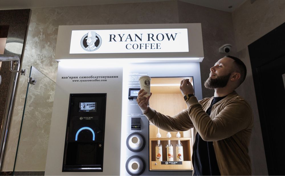 Технологічна кав’ярня самообслуговування від Ryan Row Cofее