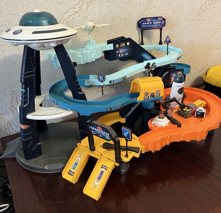 Трек парковка космическая станция с машинками, автотрек