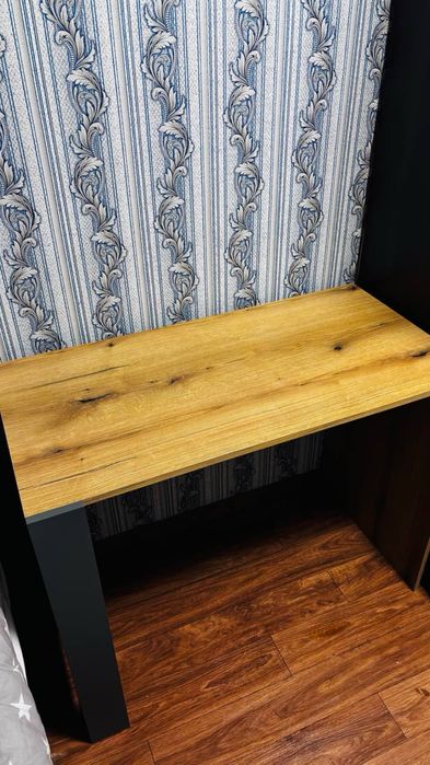 Продаю письмовий столик