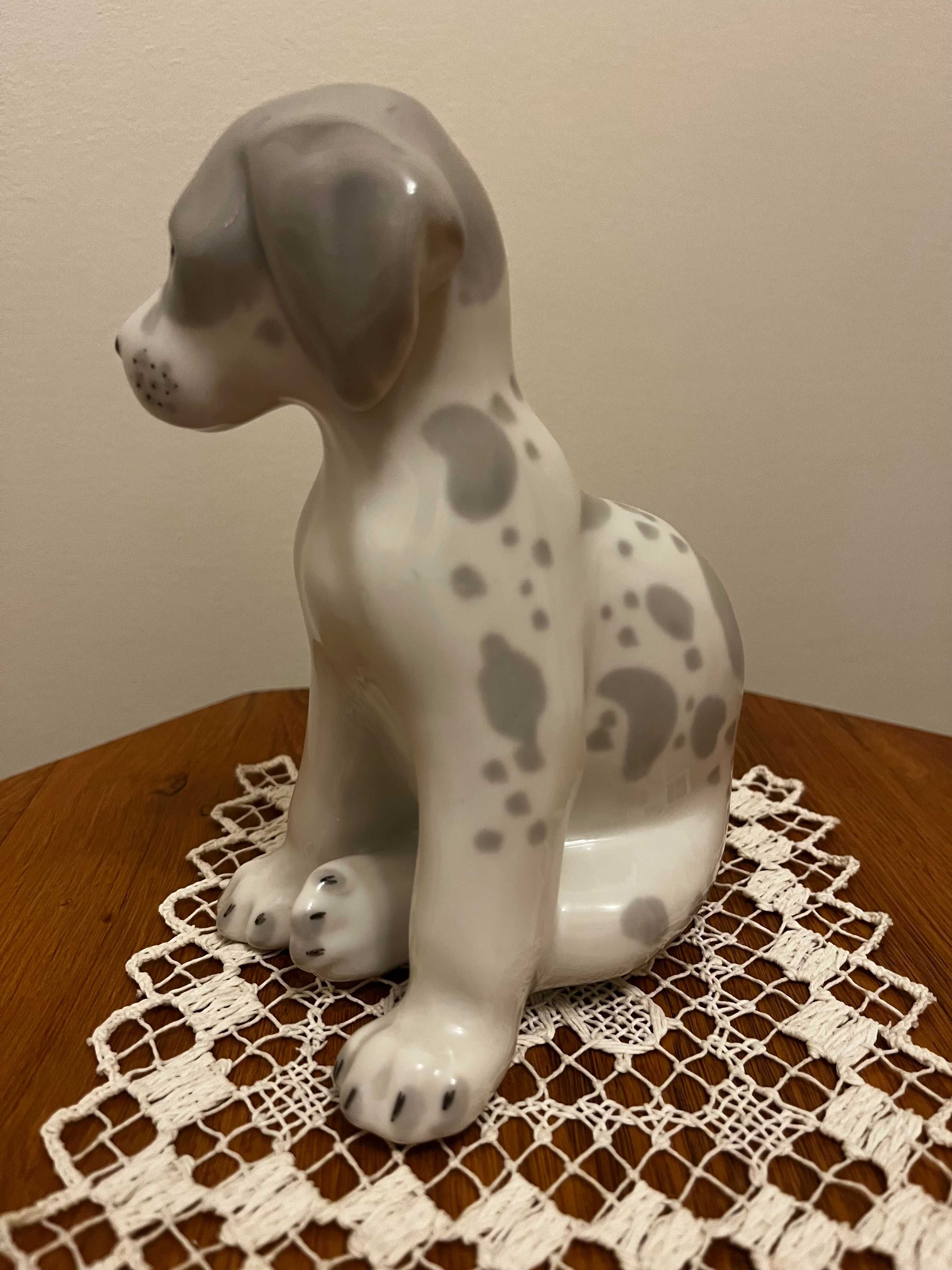 Duży, siedzący piesek porcelanowy Łomonosow