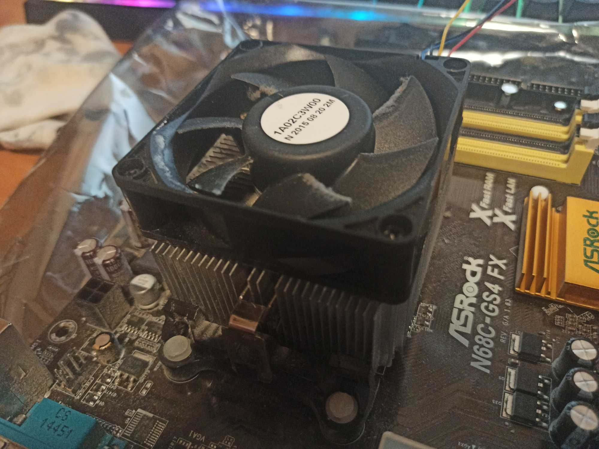 ASRock N68C-GS4 FX + Procesor AMD FX-6300, 3.5GHz