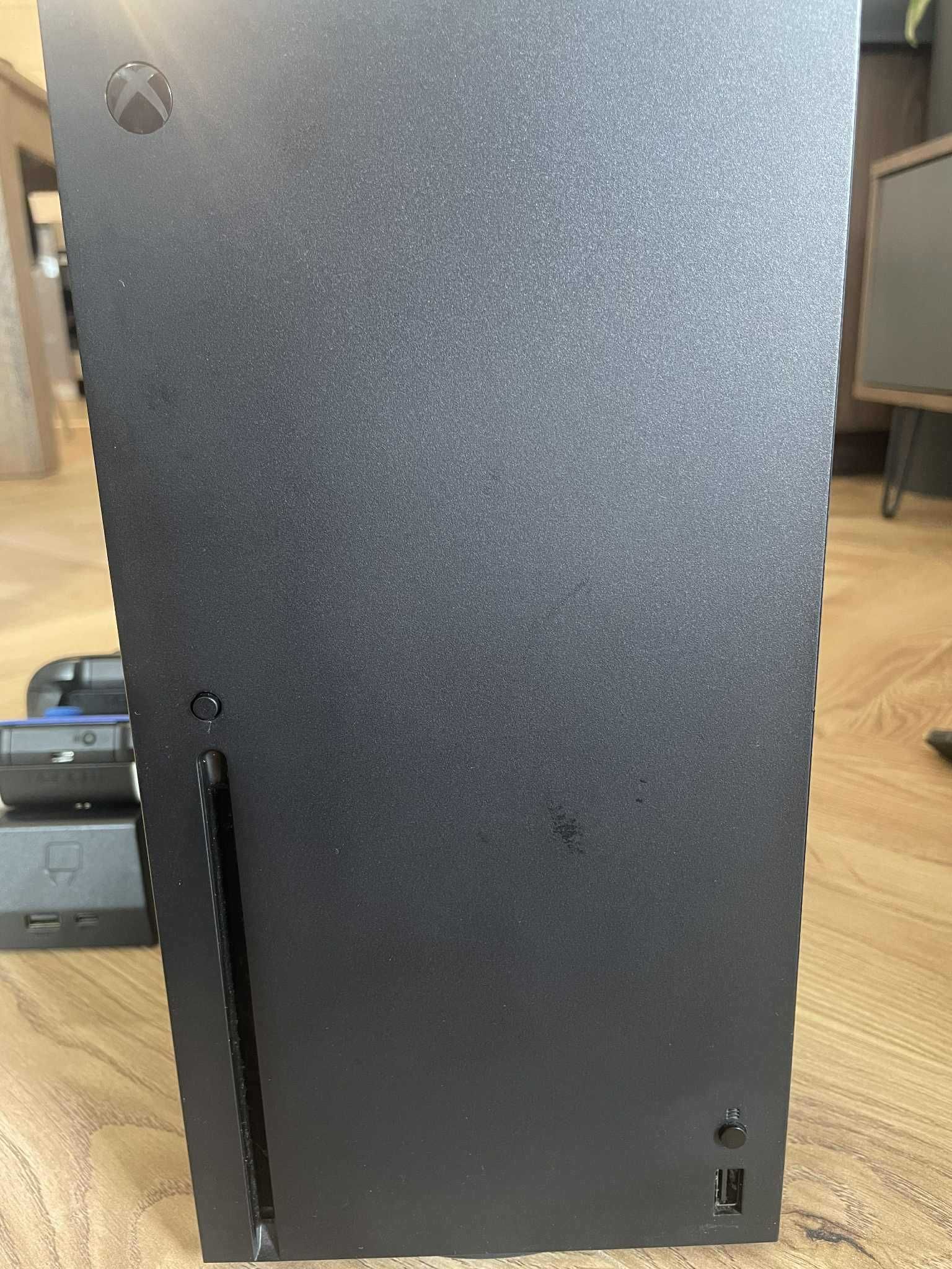 Konsola Xbox Series X + 2 Pady + Stacja ładowania + Gry