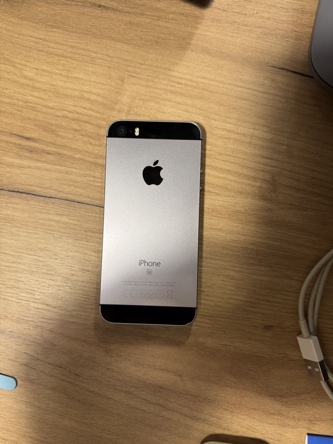 iPhone SE 32gb 2016 года
