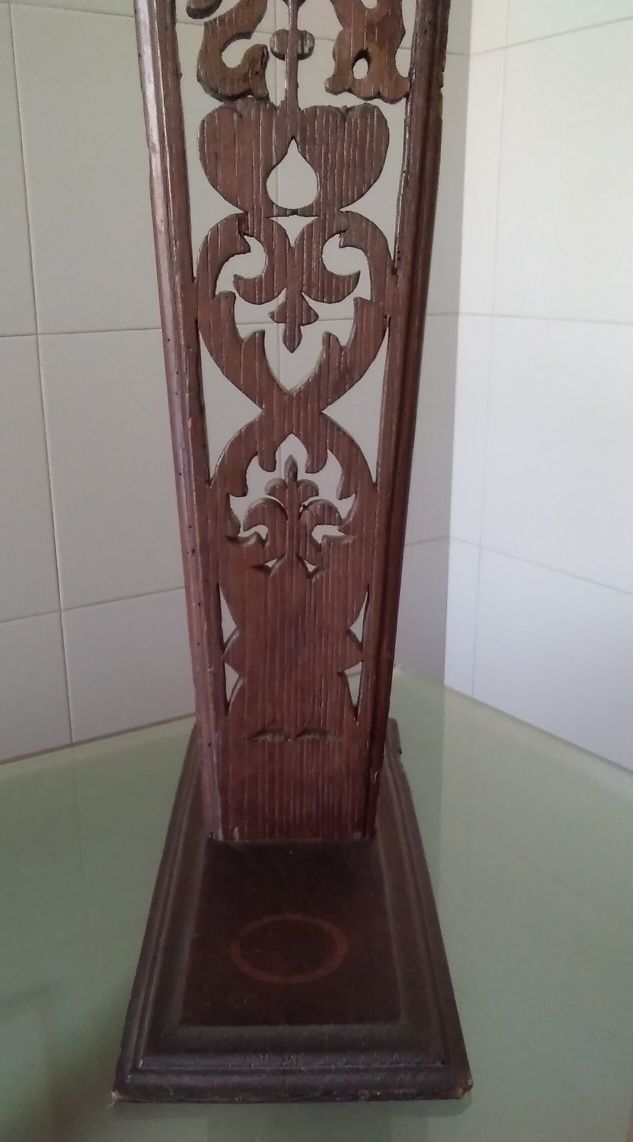 Espedaladouro. Com monograma .