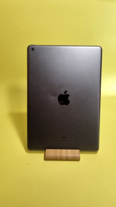 Продам планшет iPad 8 128 gb (а2270) повністю робочий