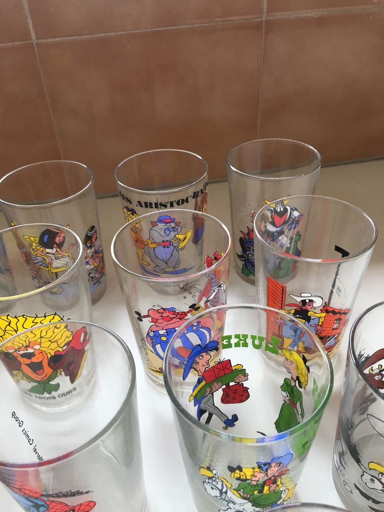 Coleção de copos de desenhos animados décadas 60/80