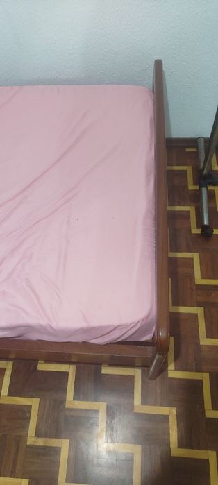 Vendo tudo cama com colchão