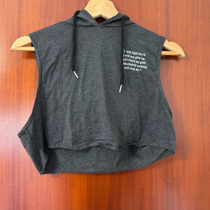 Cropped Cinzento com Capuz