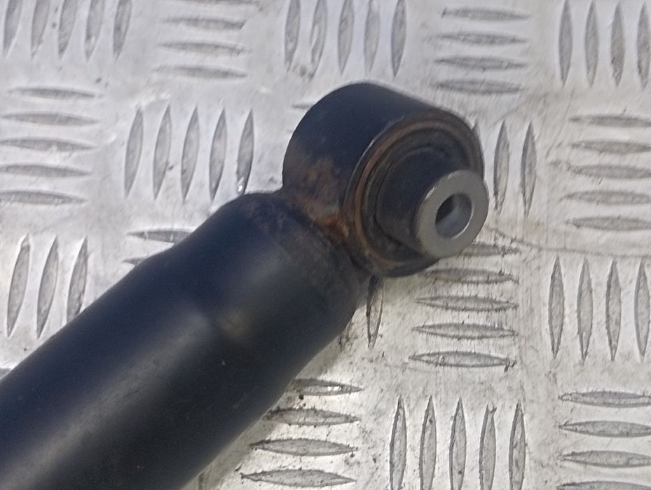 Стійка амортизатора заднього правого Porsche Cayenne 9Y0 Порш Каєн