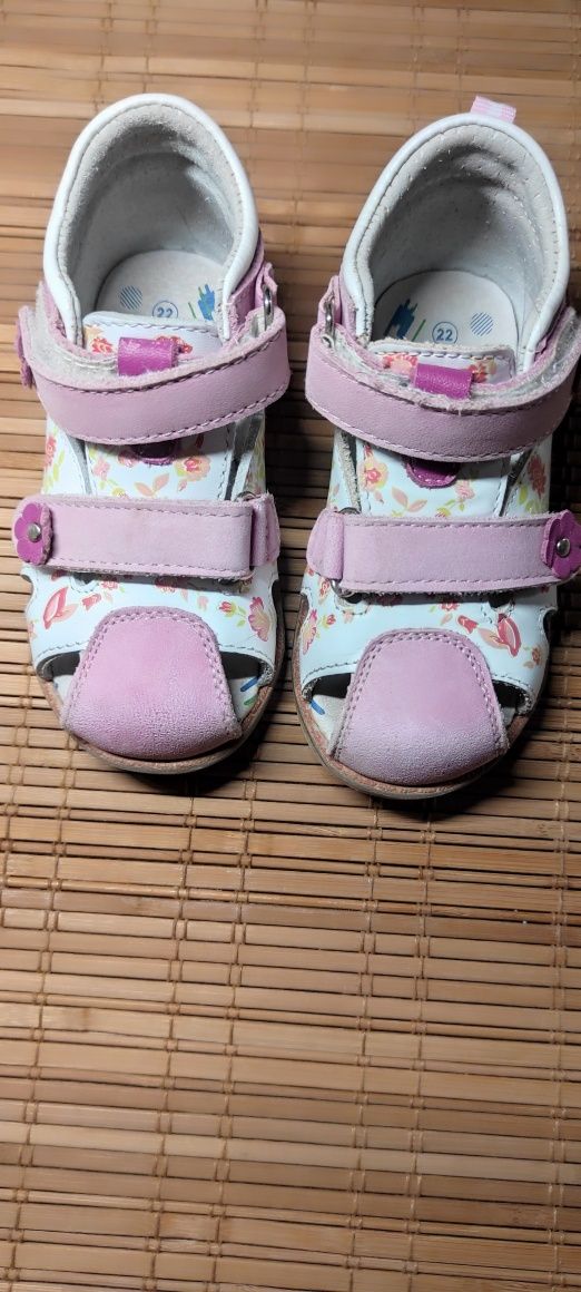 Кожаные босоножки, сандали для девочки, 22 размер