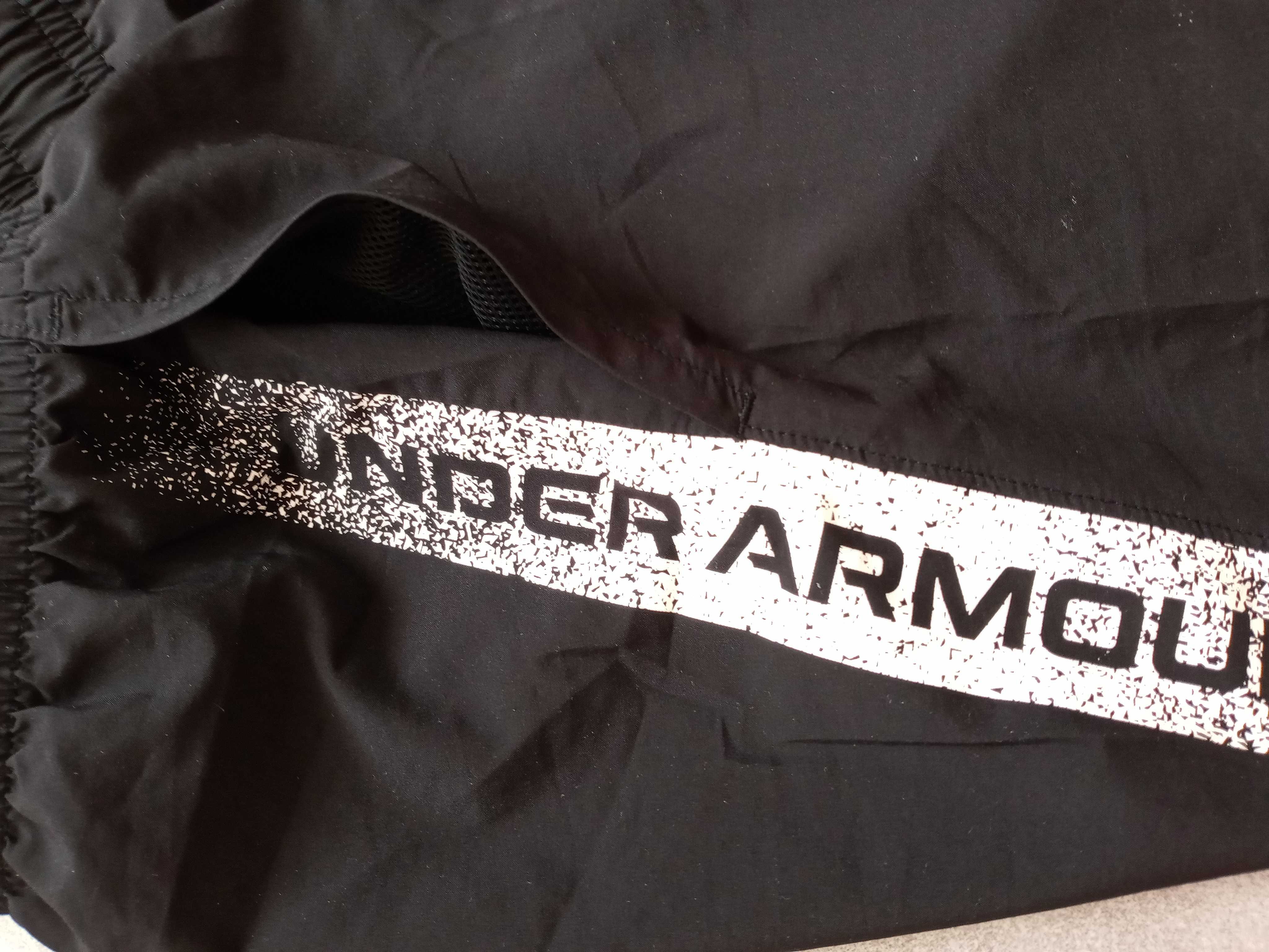 Spodenki Under Armour - M
