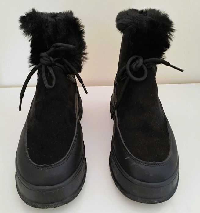 Botas pretas com pelo