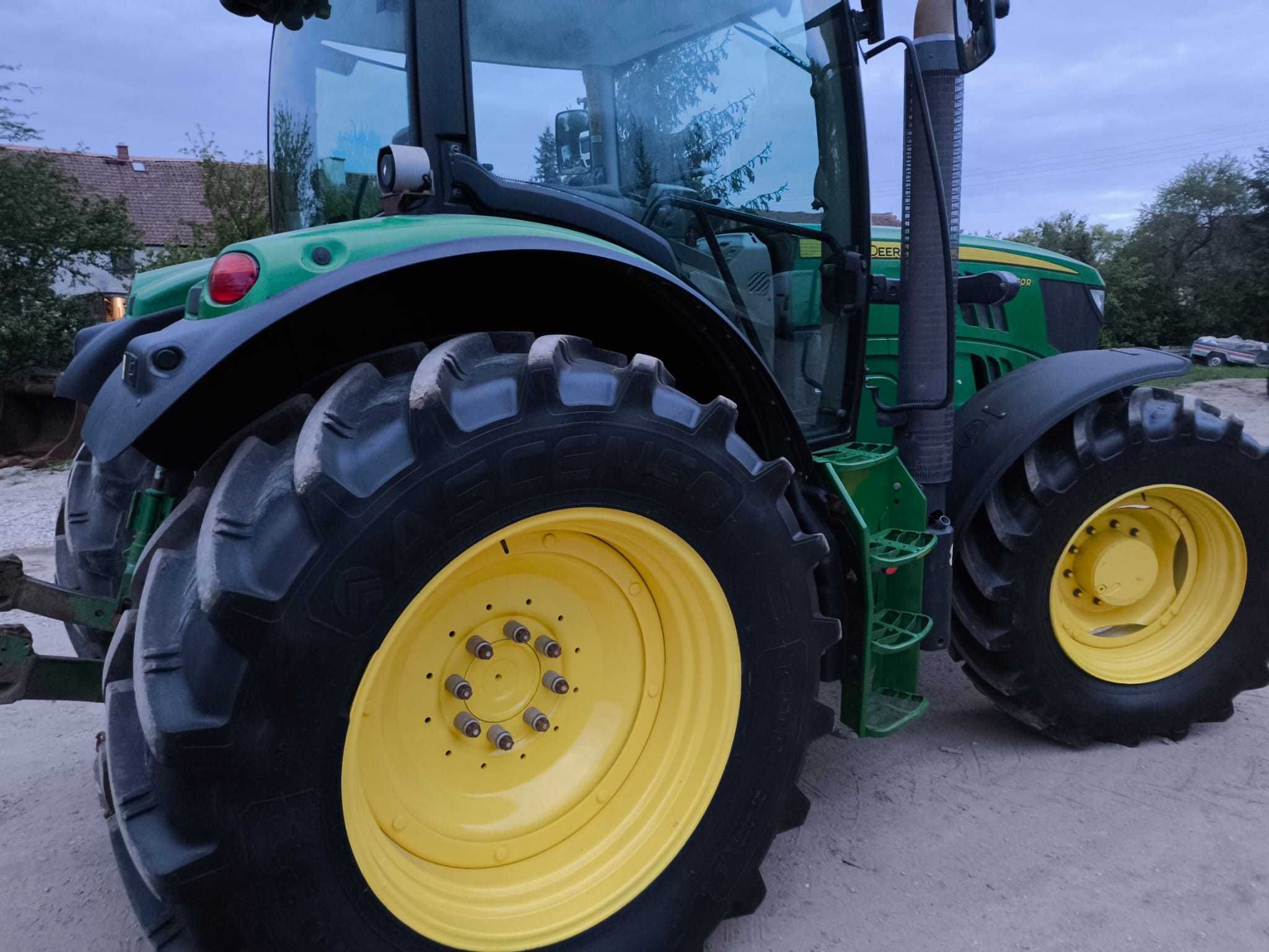 Ciągnik John Deere 6150R