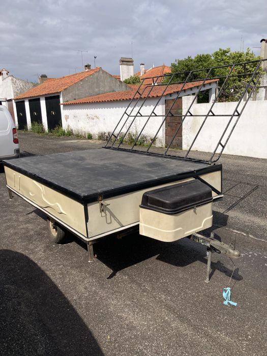 Auto tenda atrelado