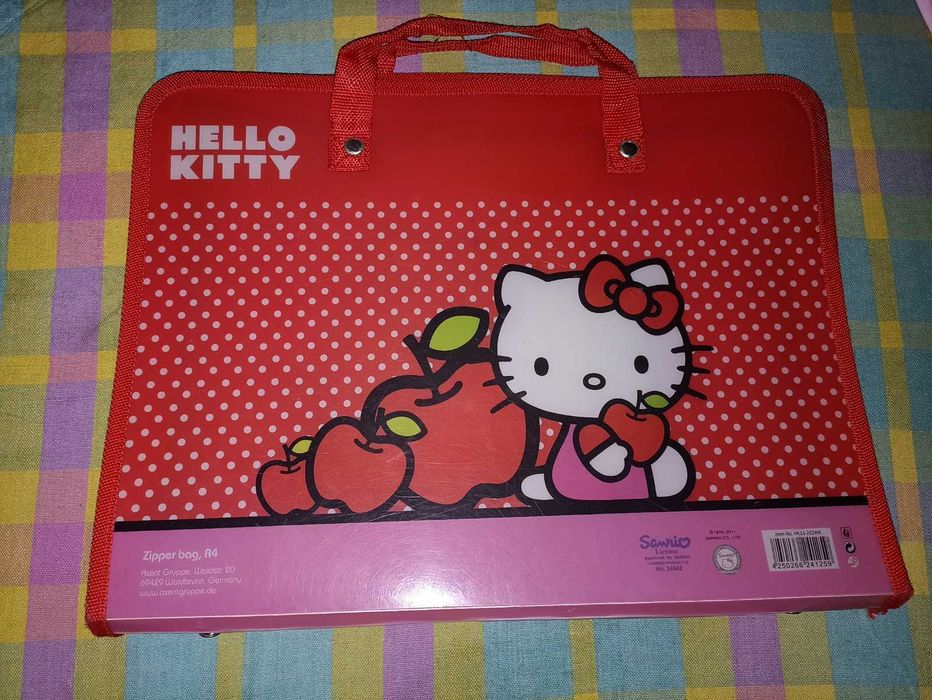 папка с ручками формат А4 Hello Kitti