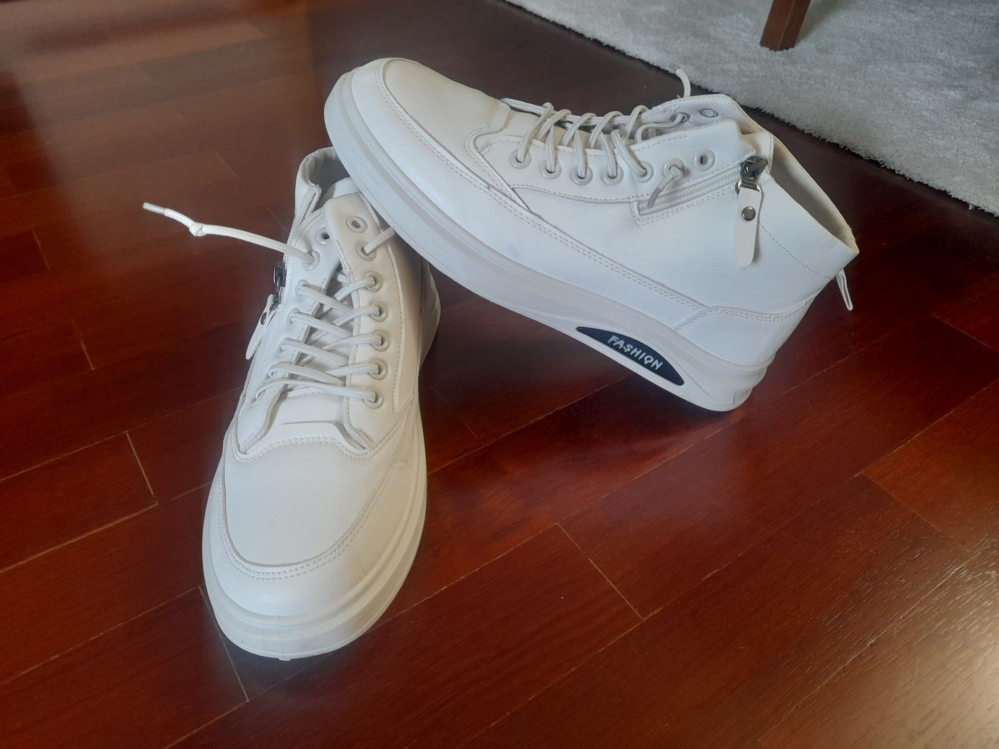 Sapatilhas novas tamanho 42