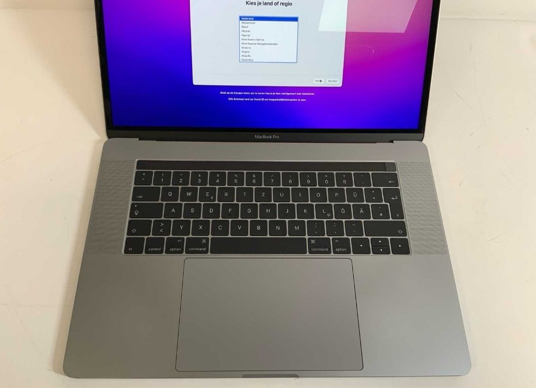 Macbook Pro 15" I7 16 RAM 500 SSD Touchbar