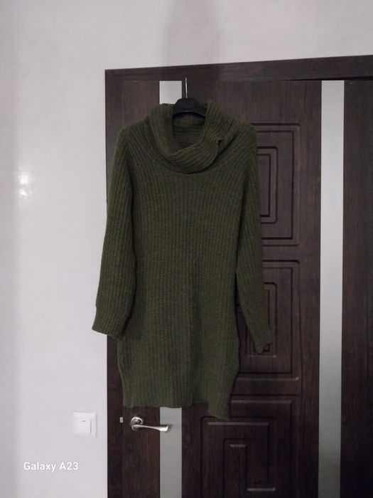 Светри, кофти зимові,весняні. У подарунок літня кофтина.