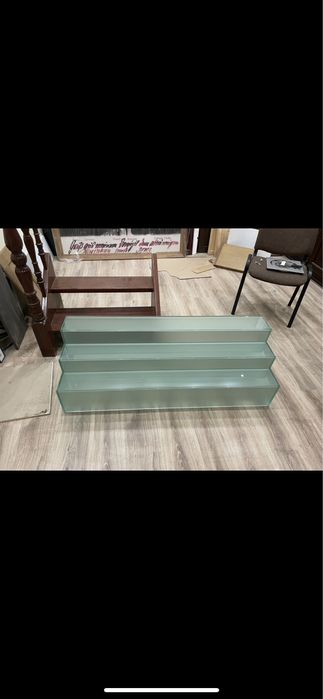 Szklana półka do baru lub do restauracji