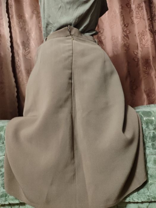 спідниця кольору хакі