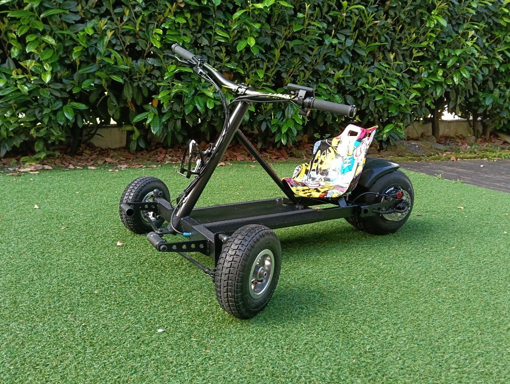 Triciclo elétrico ideal para crianças dos 5 aos 12 anos.
+ 30 KLM de a