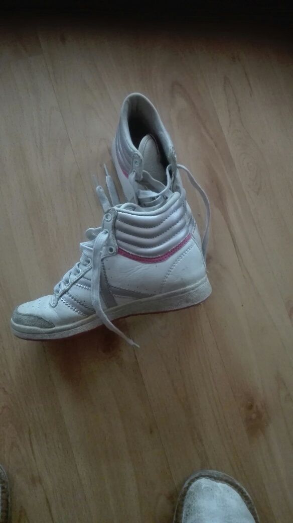 Buty sportowe dziewczęce 31