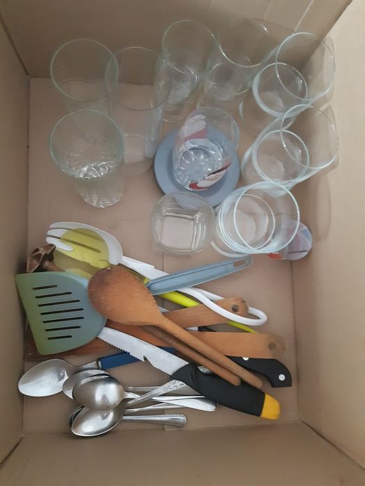 Szklanki przybory kuchenne