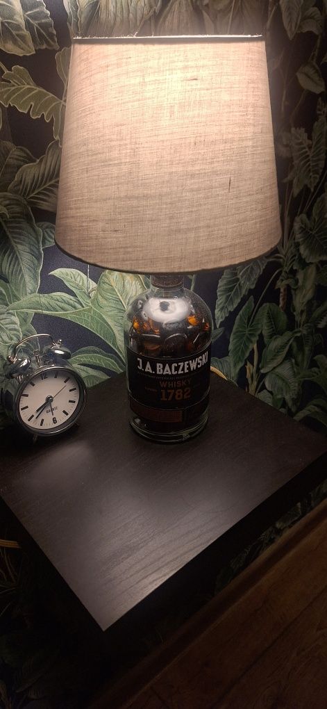Lampka nocna/ stolowa