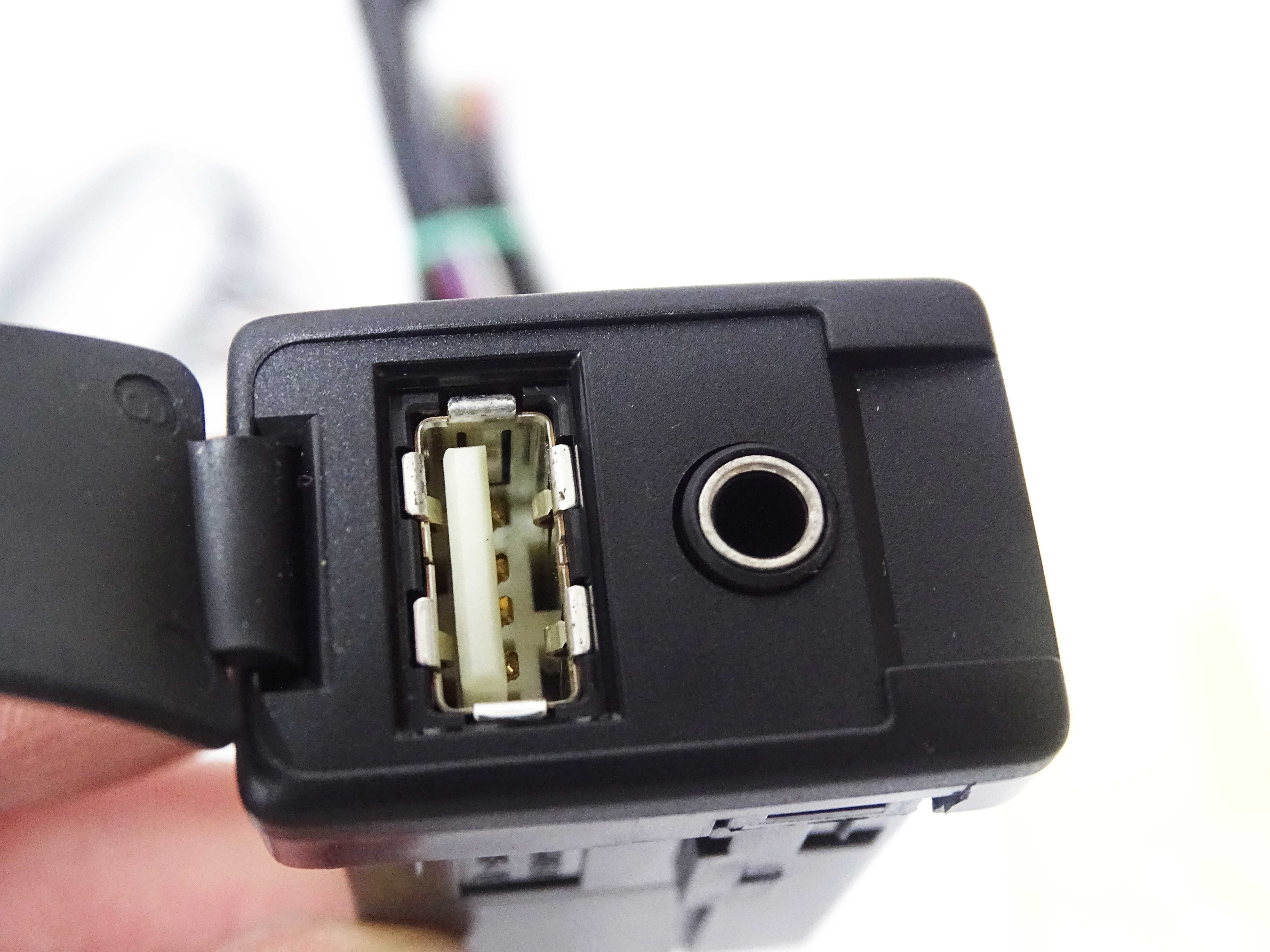 Intefejs moduł USB IPOD AUX OE Toyota RAV4 RAV 4 2005/2012r