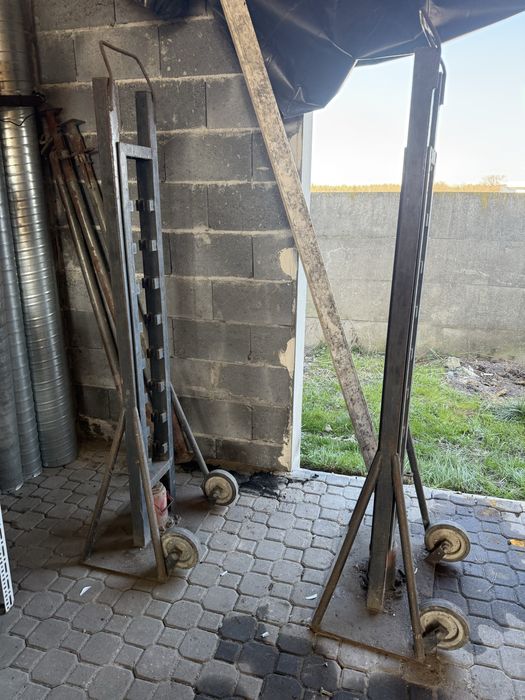 Podnosnik hydrauliczny do bebnów kablowych