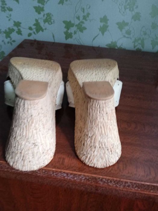 Шлепанцы бежевые