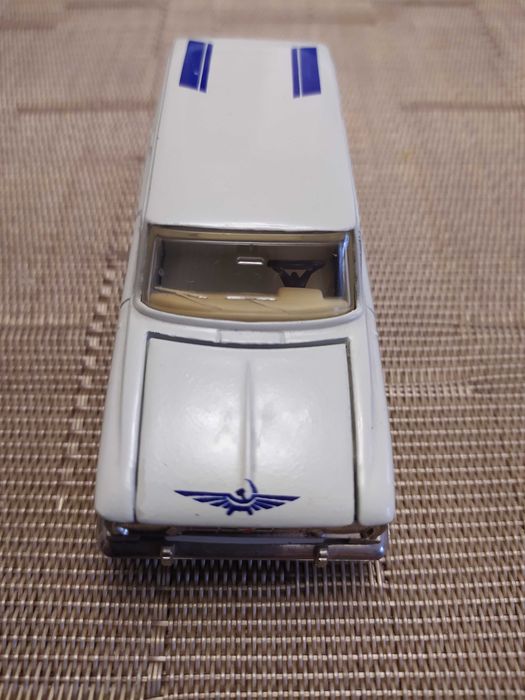Продам модель машинки 1:43  70-х годов москвич 427, 403