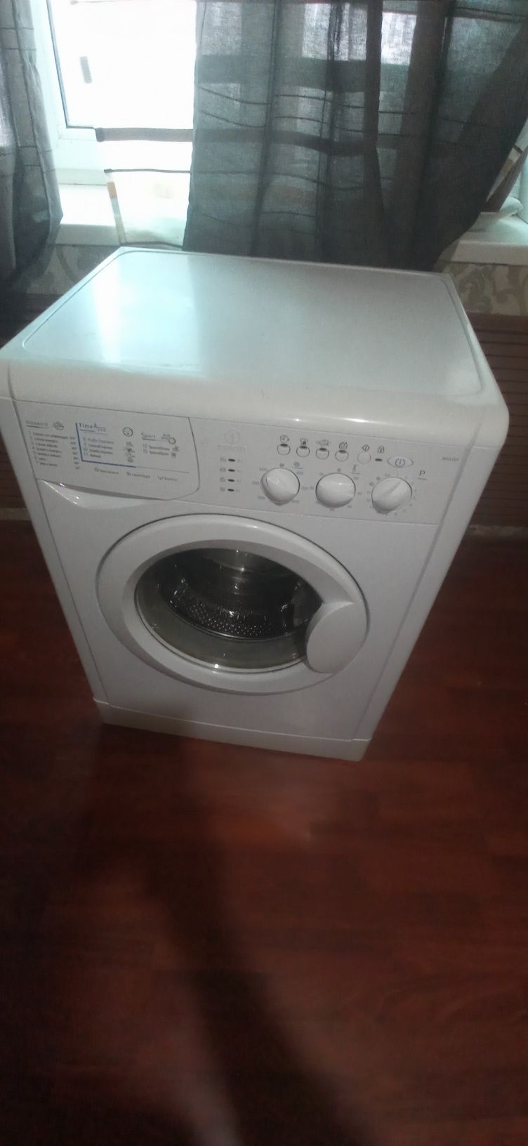 Продам стиральную машинку Indesit