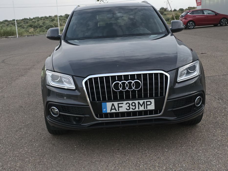 Audi Q5 S line .