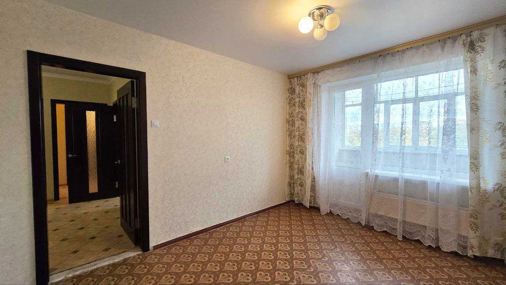 Продається 4-кімнатна квартира на вул. Земська, Сертифікат