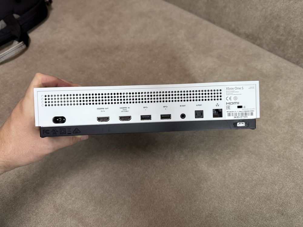 Продається XBOX One S 1tb
