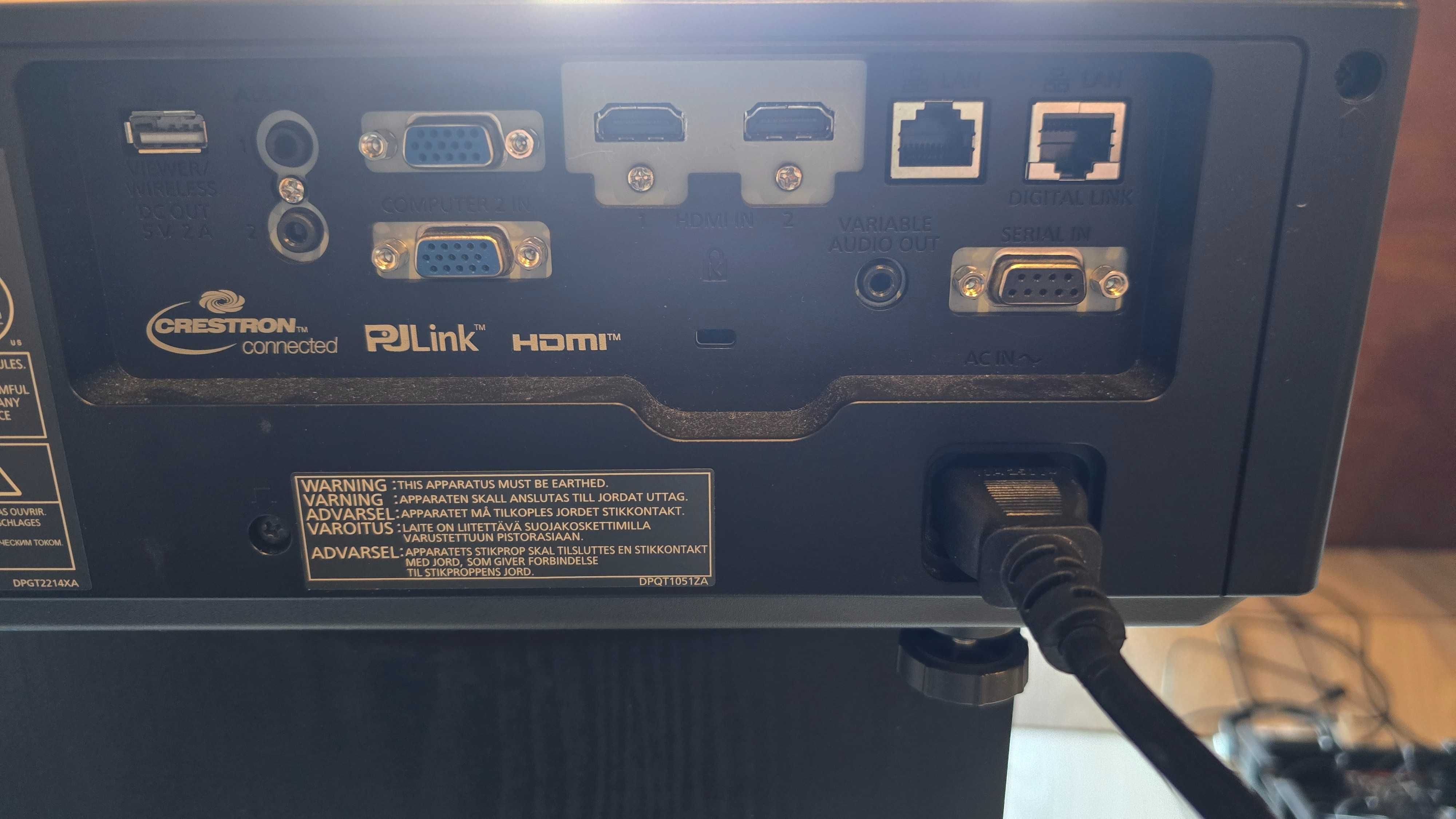 Projektor Panasonic PT-VMZ71B czarny 7000 ANSI LASER 595h