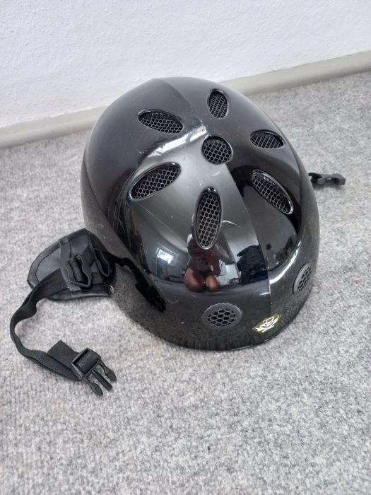 Kask snowboardowy/narciarski.