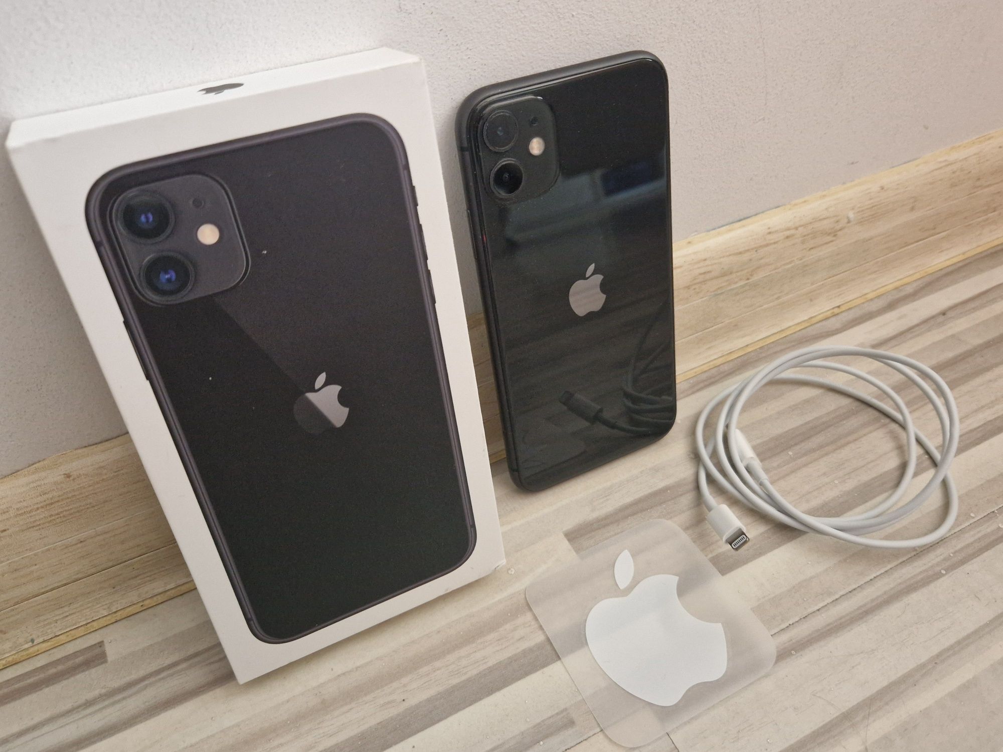 iPhone 11 czarny Super Stan 128GB + etui szkło pudełko