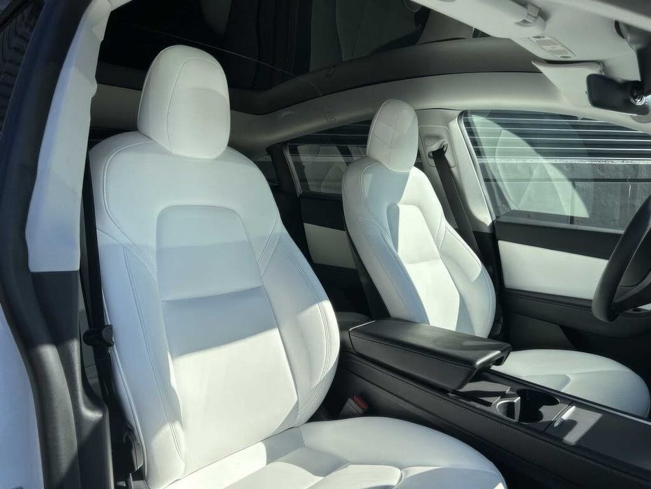 Tesla Model Y Long Range      2021